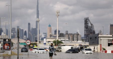 17xp Dubai Flooding 01 flmb facebookJumbo