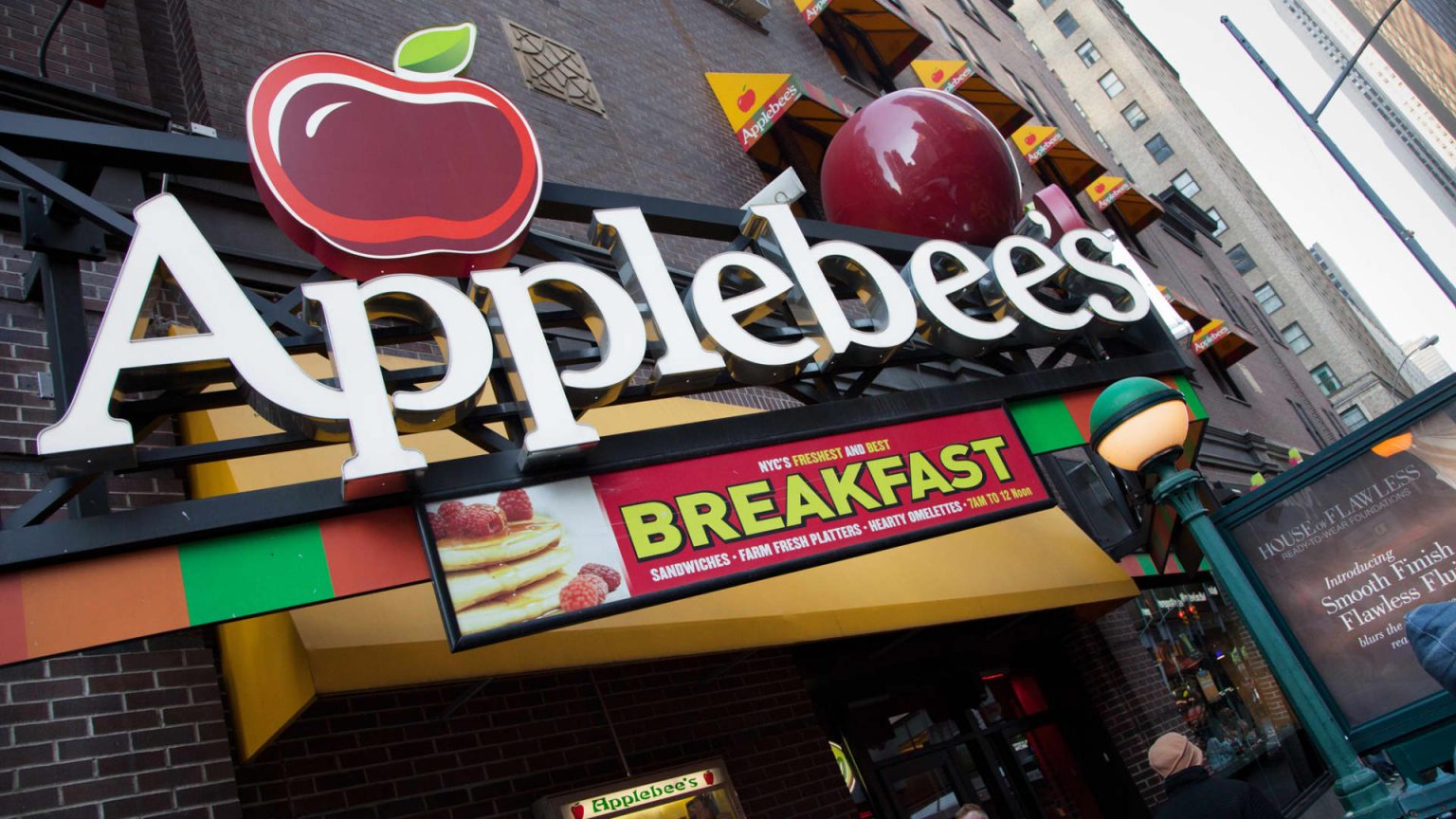 Dine Brands, the parent company of Applebee's, seeks to attract fast ...