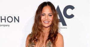 Chrissy Teigen Jokes About Not Being Invited to the Met 01