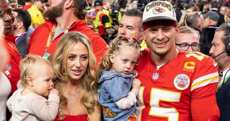 Patrick Mahomes Sweetly Reads Picture Books to His 2 Kids 04