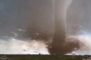 screenshot video tornado